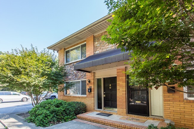 Photo - 120 Biscayne Dr NW