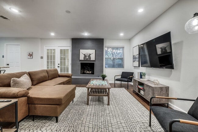 Photo - 13739 Spring Grove Ave Unit ID1019623P