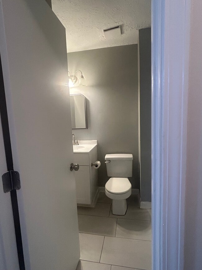 Photo - 3005 Sawyer St