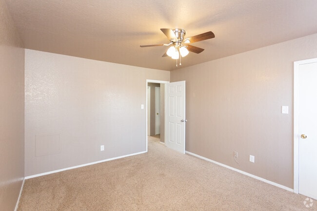 2BR, 1.5BA - 1,100 SF