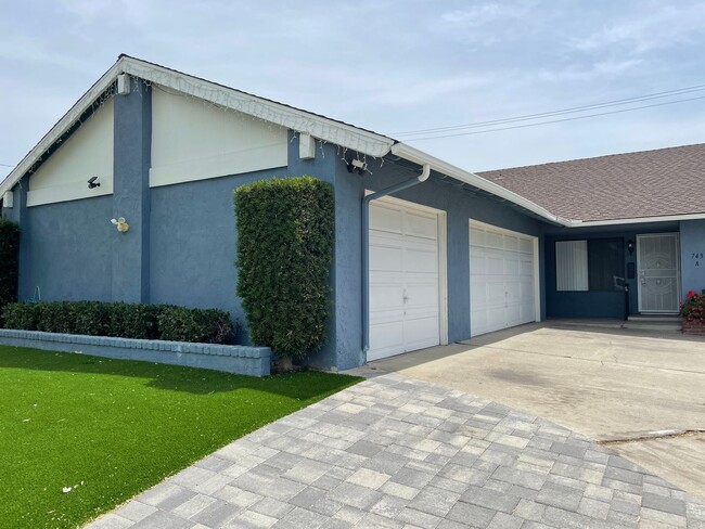 Photo - Lovely 2 bed, 2 bath Duplex Home in Orange Unit A