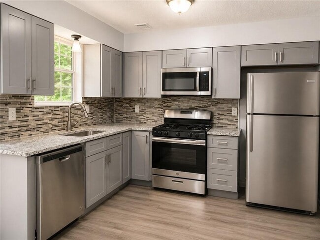 Photo - 135 Barrington Dr E