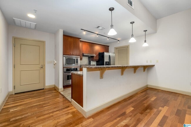 Photo - 1040 Broadway St Unidad 306