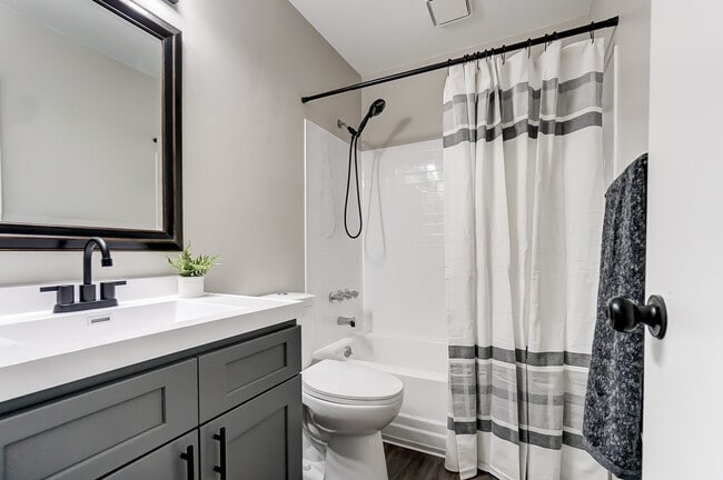 2 Bed | 1 Bath Bathroom