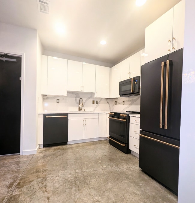 Photo - 5008 S MacDill Ave
