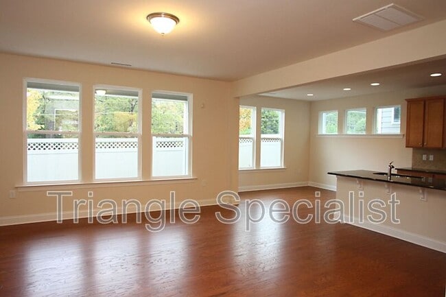 Photo - 215 Begen St