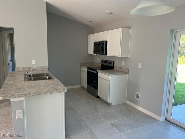 Building Photo - 3713 NE 15th Pl Rental