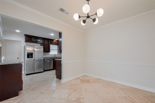 Building Photo - 13731 Greenway Dr