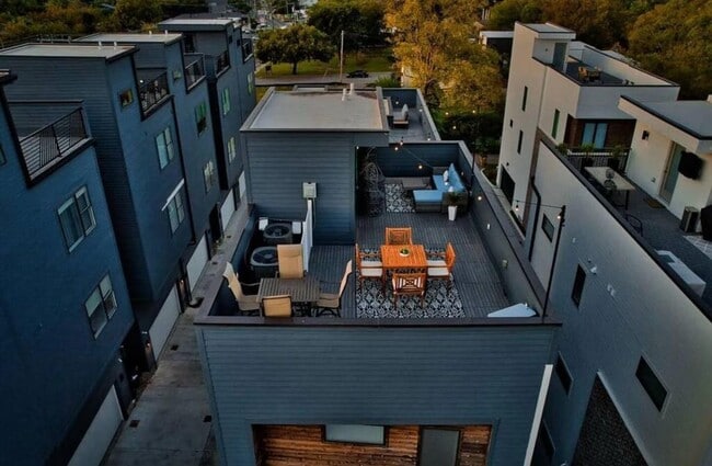 Photo - 2718 Delaware Ave