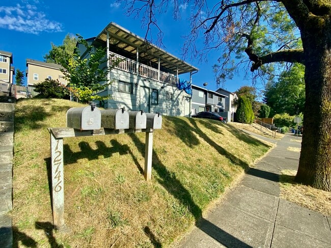 Building Photo - 12746 35th Ave NE Unit 4