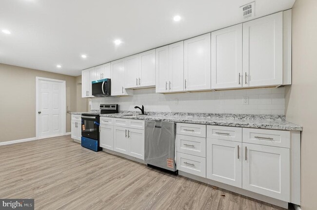 Photo - 667 S Broadway