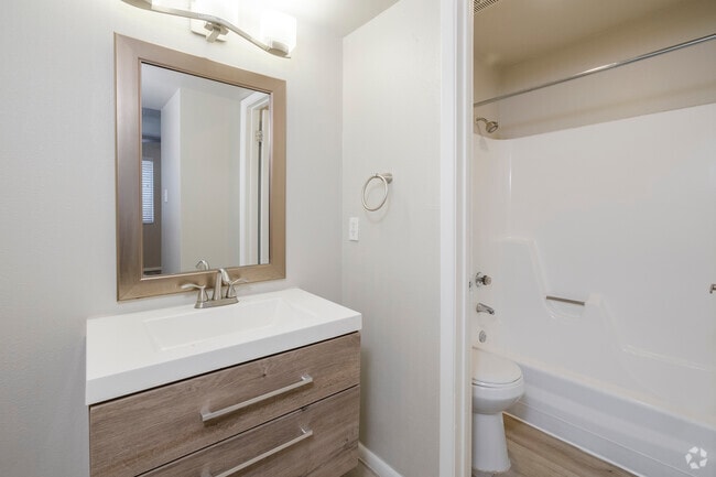 2BR, 2BA - 818SF - First Bathroom