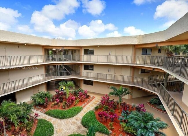 Building Photo - 8005 SW 107th Ave Unit 309