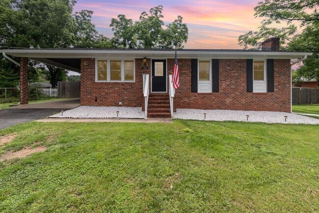 Photo - 203 Pecan Ln House