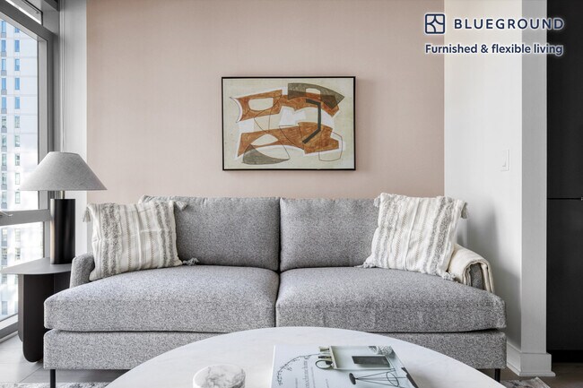 Photo - 311 W Illinois St Unidad FL10-ID818