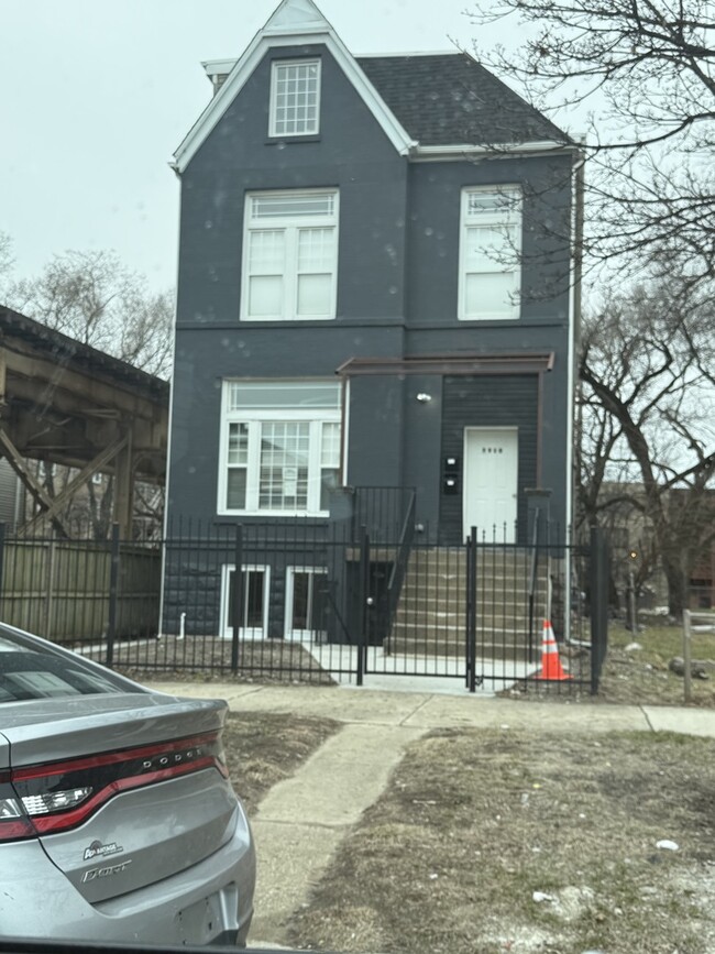 Building Photo - 5910 S Michigan Ave Rental