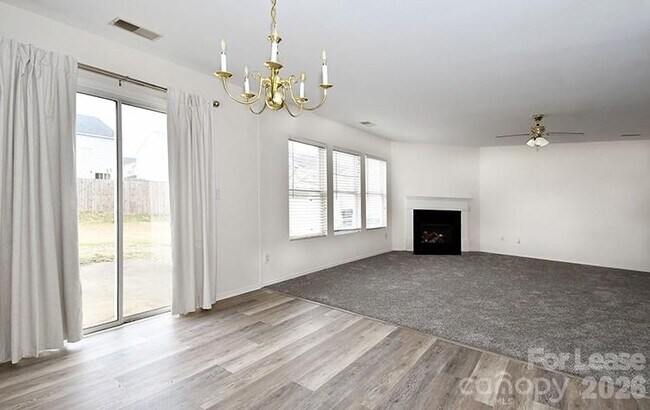 Photo - 8629 Buckhorn St