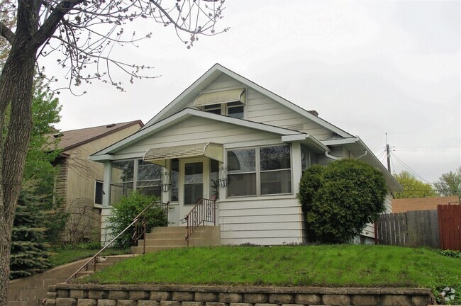 Building Photo - Clean, Efficient, recently renovated 3 Bed... Rental