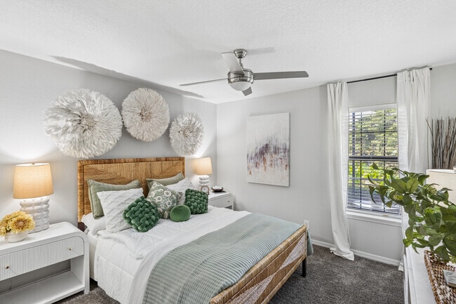 1BR, 1BA - 800SF - Bedroom