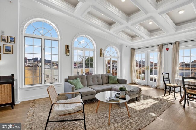 Building Photo - 1134 Pine St Unit 6