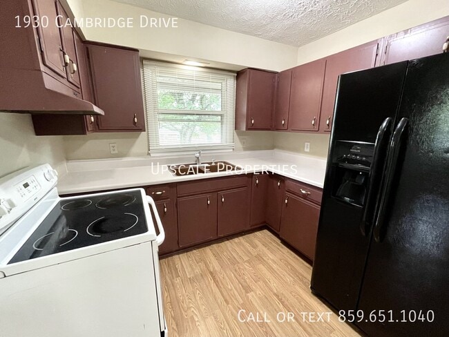 Photo - 1930 Cambridge Dr