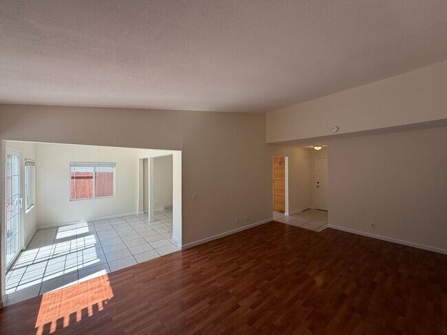 Photo - 6645 Amberly St