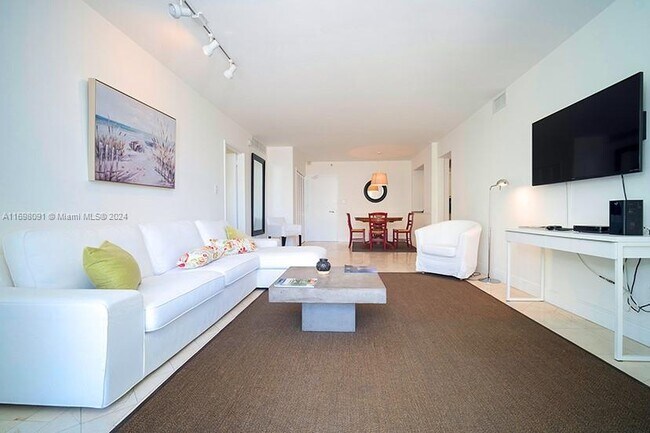 Photo - 5161 Collins Ave