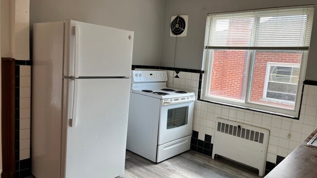 Photo - 3085 Glenmore Ave