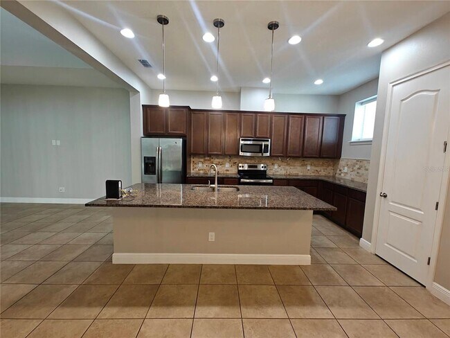 Photo - 8075 Schelling St