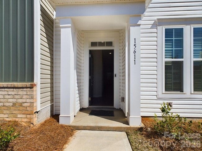 Photo - 15611 Country House St