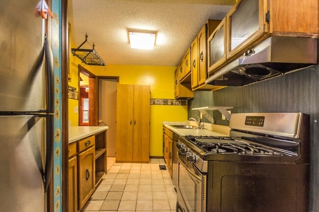 Photo - Spacious 3 bedroom with fenced in yard!