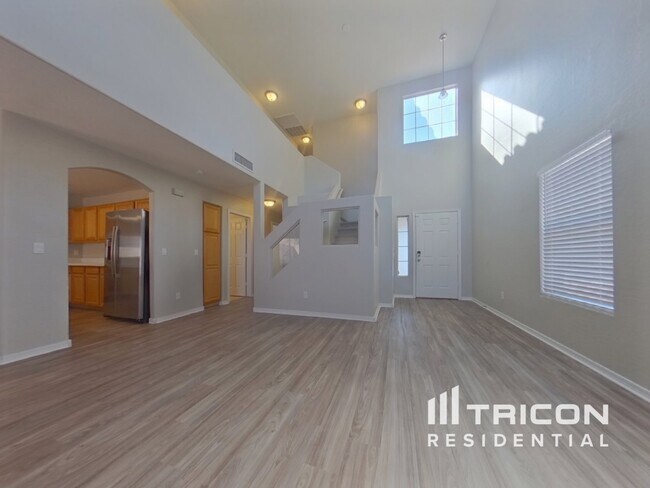 Photo - 22040 W Gardenia Dr