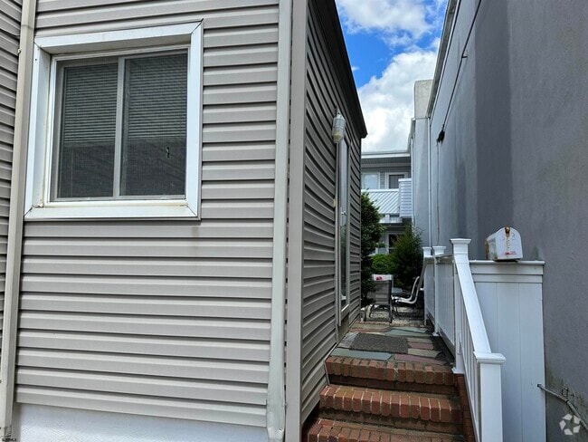 Building Photo - 33 S Benson Ave Unit 1 Rental