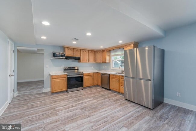 Photo - 1908 Champlain Dr