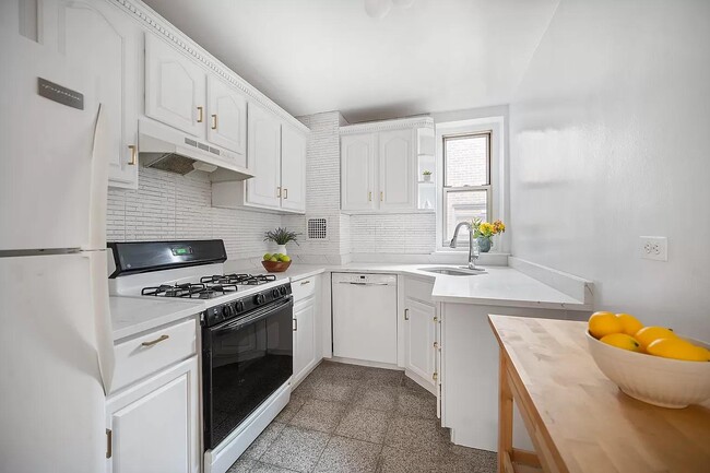 Photo - 415 Argyle Rd