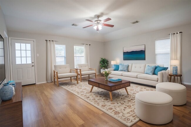 7843 Crescent Village Ln