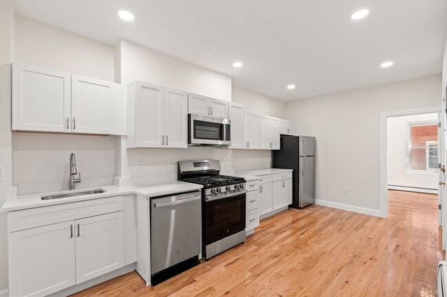 Building Photo - 198 Salem St Unit 2 Rental