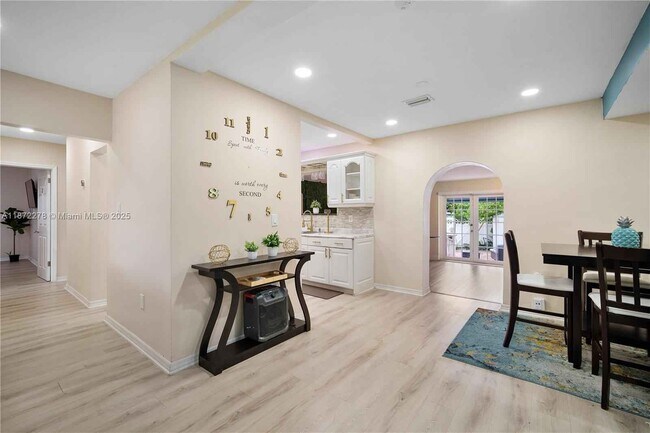 Photo - 951 NW 148th St