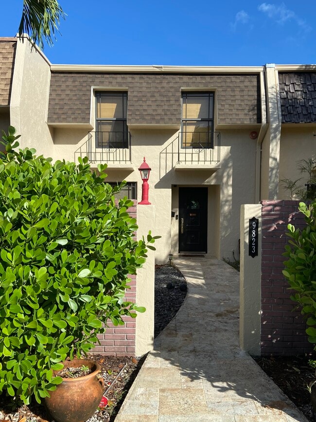 Building Photo - 9823 SW 93rd Ter Rental