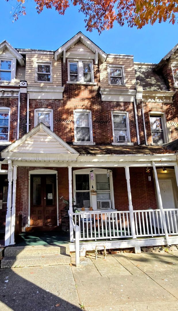 Building Photo - 245 N 4th St Unit 3