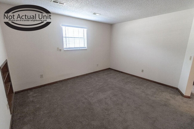 Photo - 420 NE Park Ln