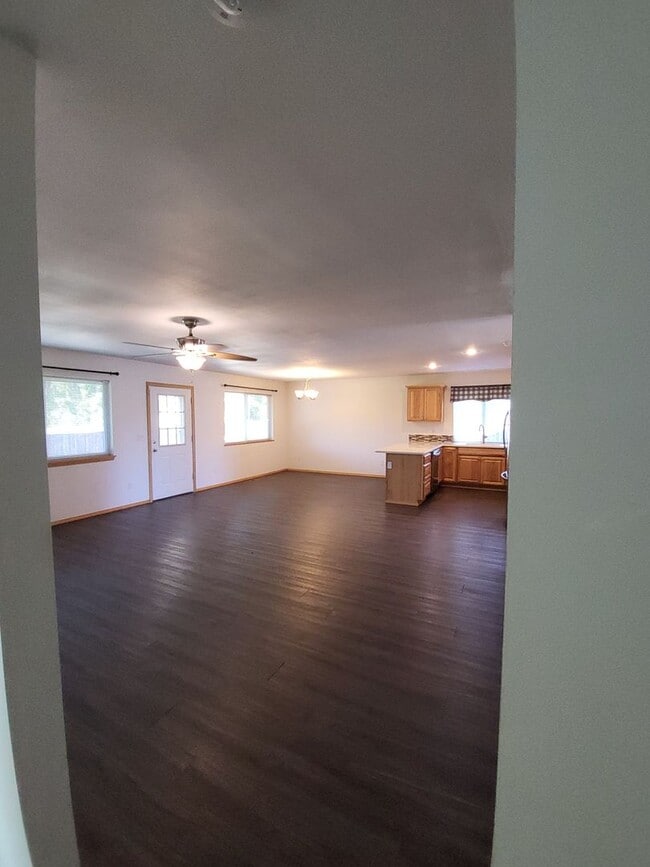 Photo - 3 Bedroom 2.5 Bathroom in Napavine