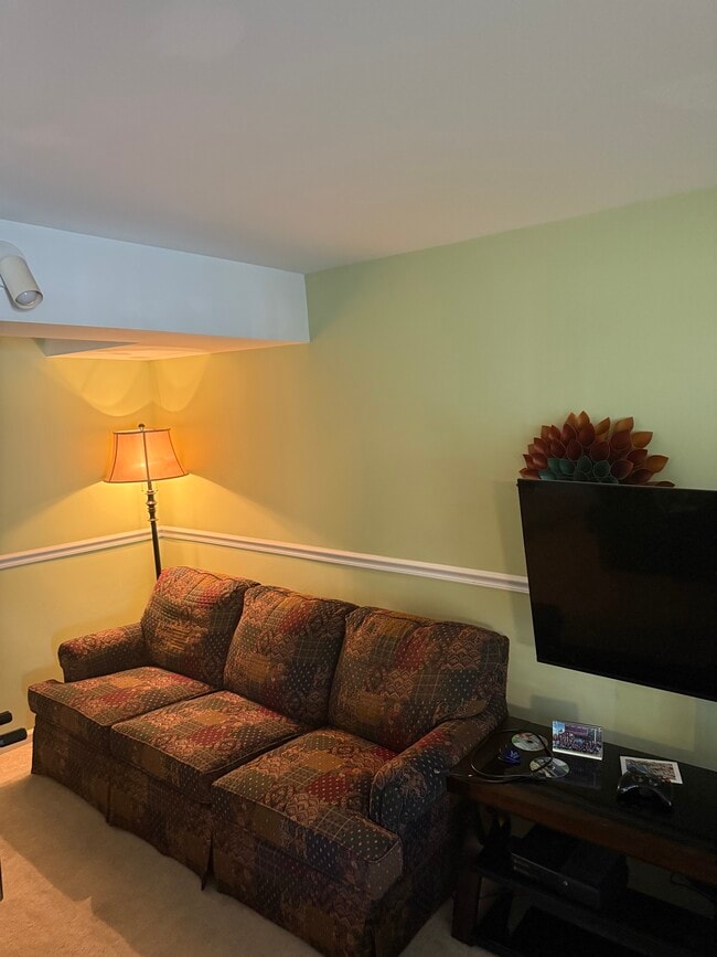 N10 Stonehedge Dr Unit Ground  level apartment