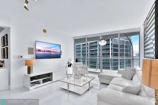 Building Photo - 475 Brickell Ave Unit 2305 Rental