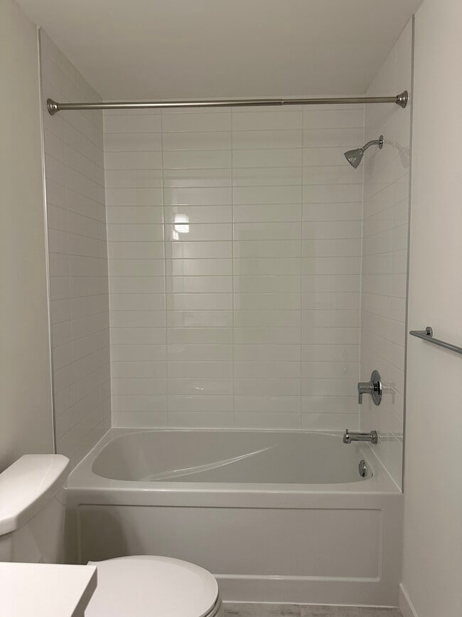 Photo - 412-51 Clarington Boulevard Clarington Ontario L1C 7J4 Unité 412