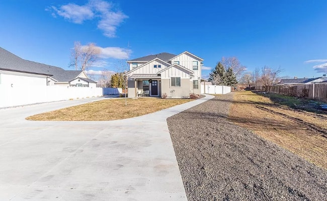 Perfect location 3 bed 2.5 bath Townhouse. - Perfect location 3 bed 2.5 bath Townhouse.