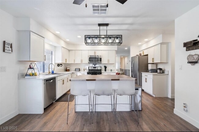 Building Photo - 712 Glen Abbey Cir