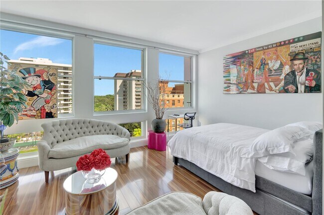 Building Photo - 700 Biltmore Way Unit 716