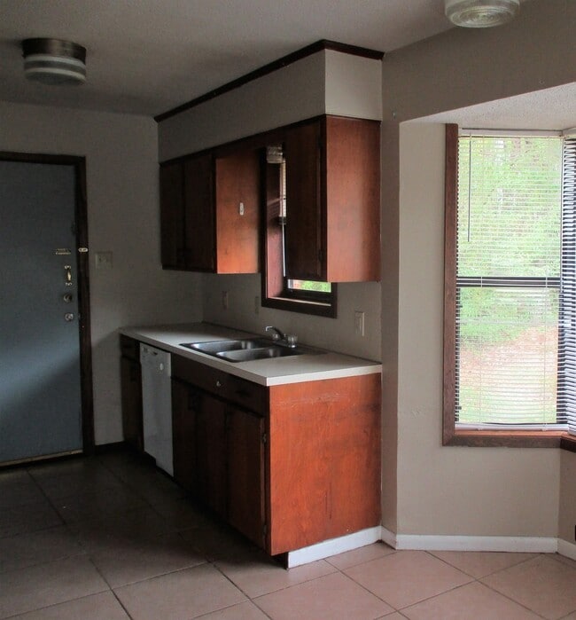 Photo - 907 Fisher Ln