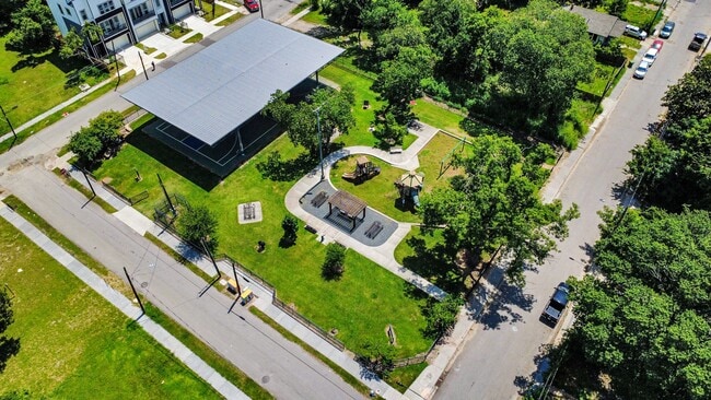 Photo - 3214 Tuam St
